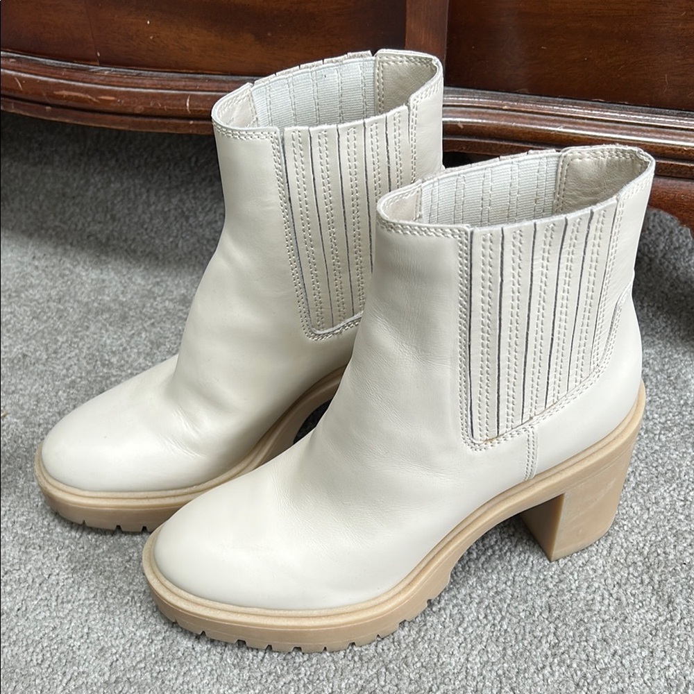DOLCE VITA Women's Cream Ankle Boots
